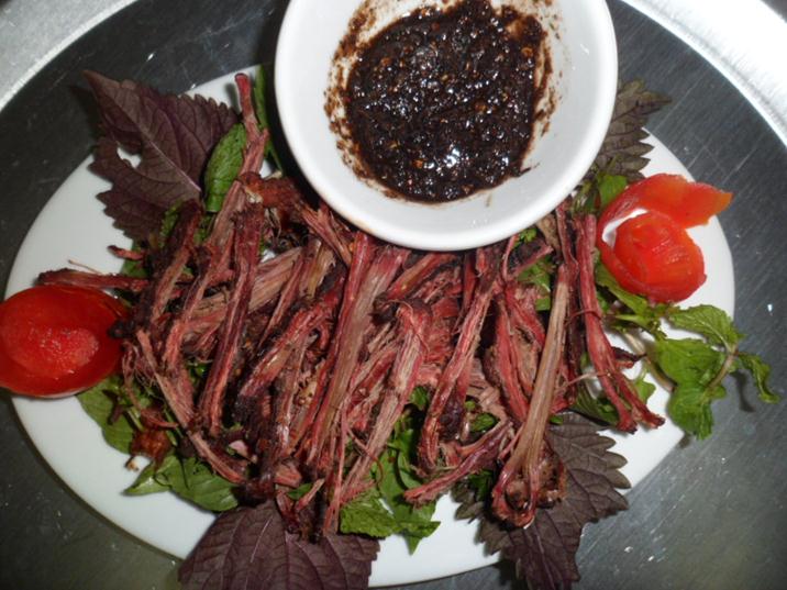 Thịt trâu gác bếp cô tần