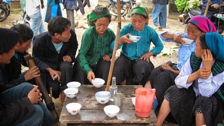 Hương Sắc Rượu Ngô Mông Pê Tủa Chùa